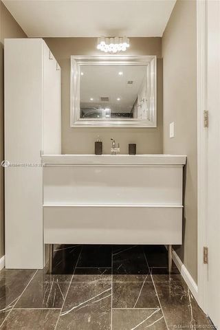 219 NE 14th Ave 307, Hallandale Beach, FL 33009