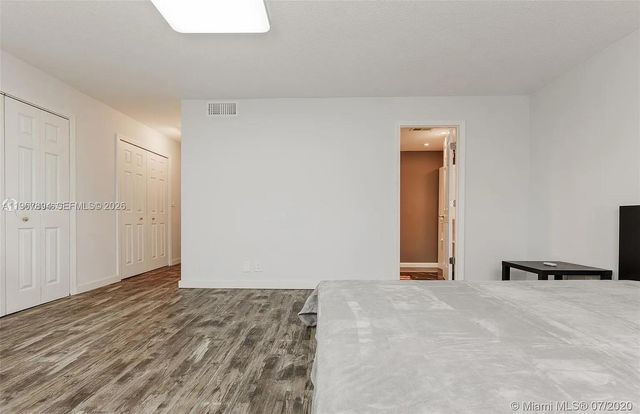 219 NE 14th Ave 307, Hallandale Beach, FL 33009