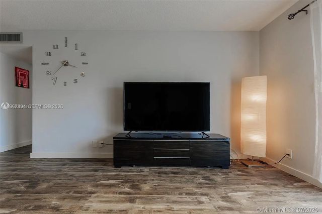 219 NE 14th Ave 307, Hallandale Beach, FL 33009