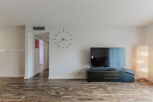 219 NE 14th Ave 307, Hallandale Beach, FL 33009