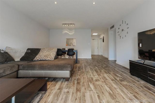 219 NE 14th Ave 307, Hallandale Beach, FL 33009