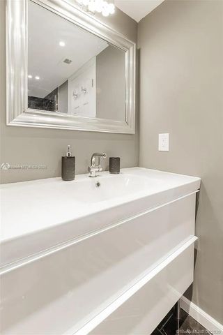 219 NE 14th Ave 307, Hallandale Beach, FL 33009