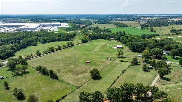 5000 SW Opal Road, Bentonville, AR 72713