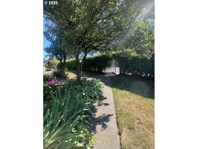 1537 Ne KANE Dr, Gresham, OR 97030