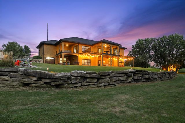 3817 Bluestem Road, Norwalk, IA 50211