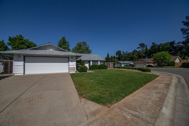 1695 Canter Court, Redding, CA 96002