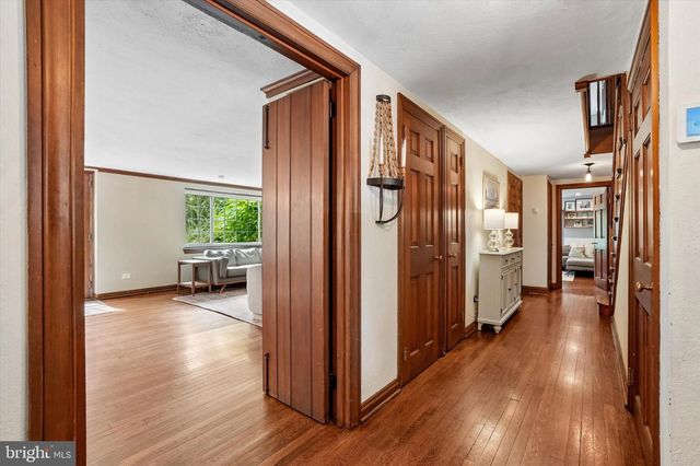 117 E MILL RD, Flourtown, PA 19031