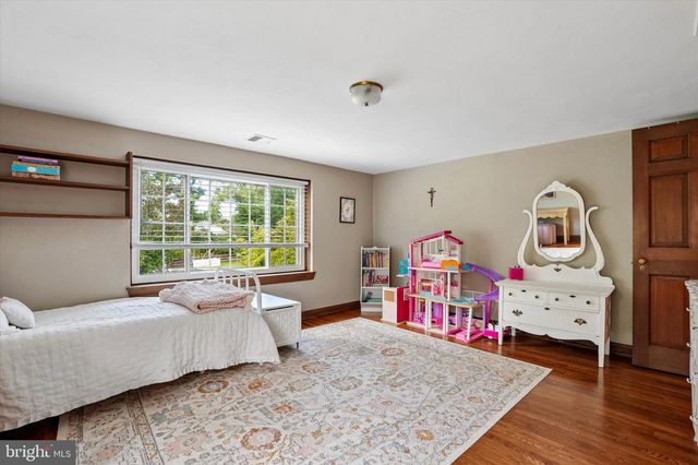 117 E MILL RD, Flourtown, PA 19031