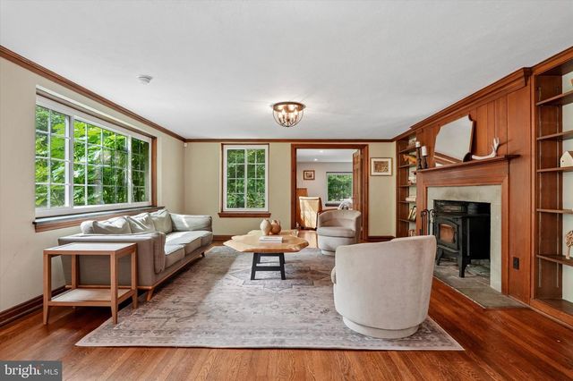 117 E MILL RD, Flourtown, PA 19031