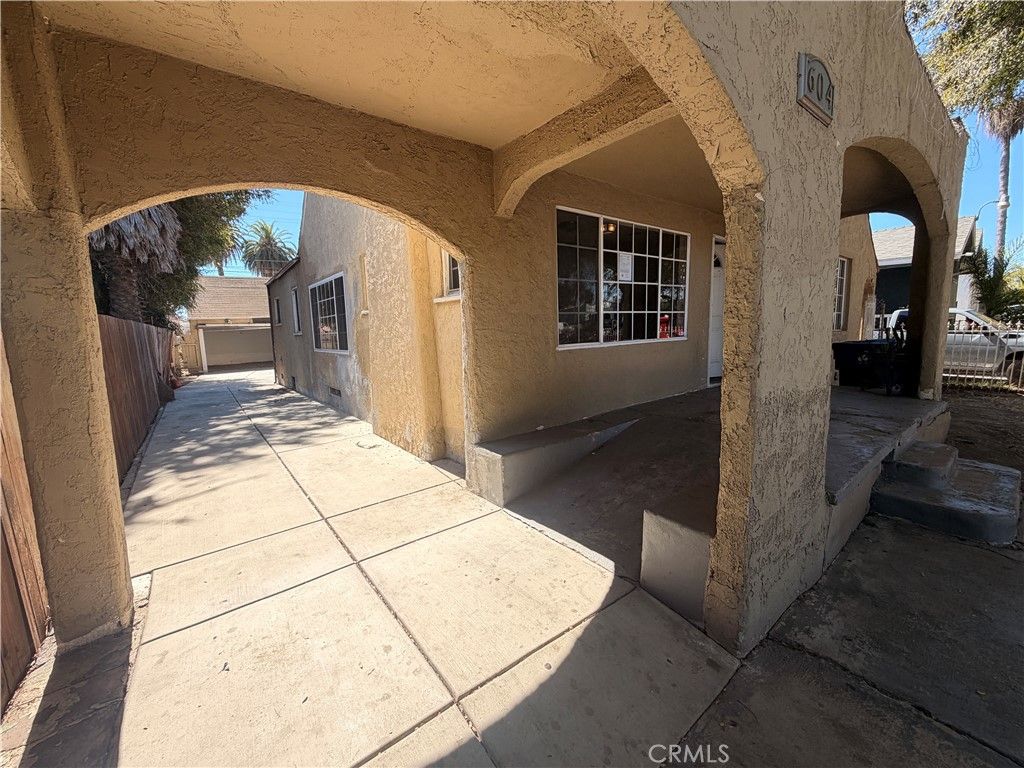 604 W 105th, Los Angeles, CA 90044 — photo 2