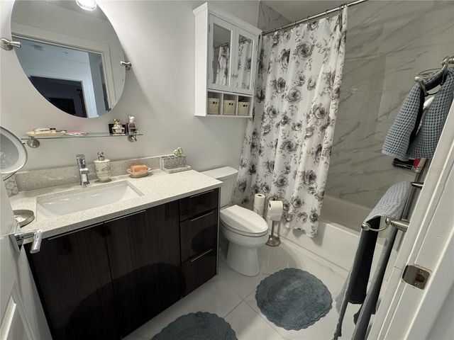 200 GARDENS EDGE DRIVE 214, Venice, FL 34285