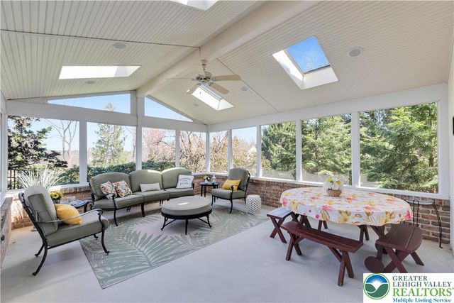 4059 Old Sentry Road, South Whitehall Twp, PA 18104