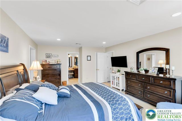4059 Old Sentry Road, South Whitehall Twp, PA 18104