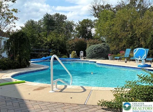4059 Old Sentry Road, South Whitehall Twp, PA 18104