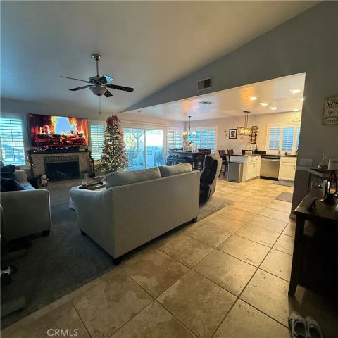 701 W Crestview, Corona, CA 92882