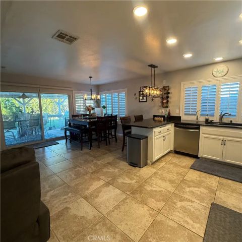 701 W Crestview, Corona, CA 92882