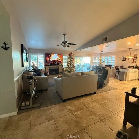 701 W Crestview, Corona, CA 92882