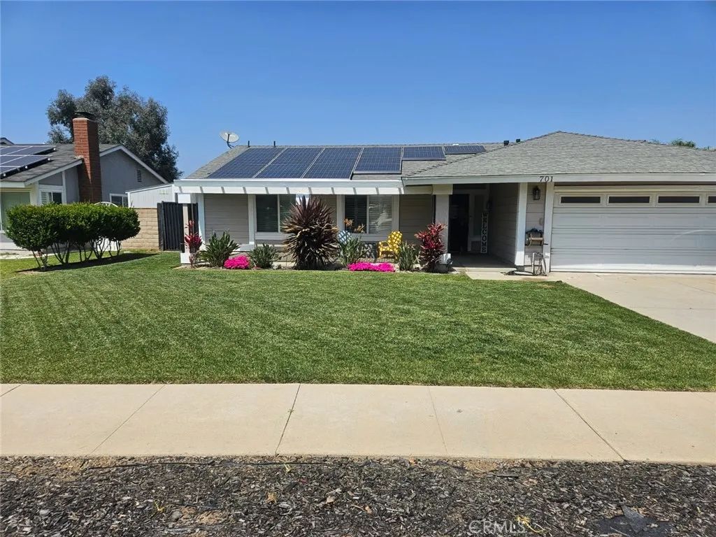 701 W Crestview, Corona, CA 92882