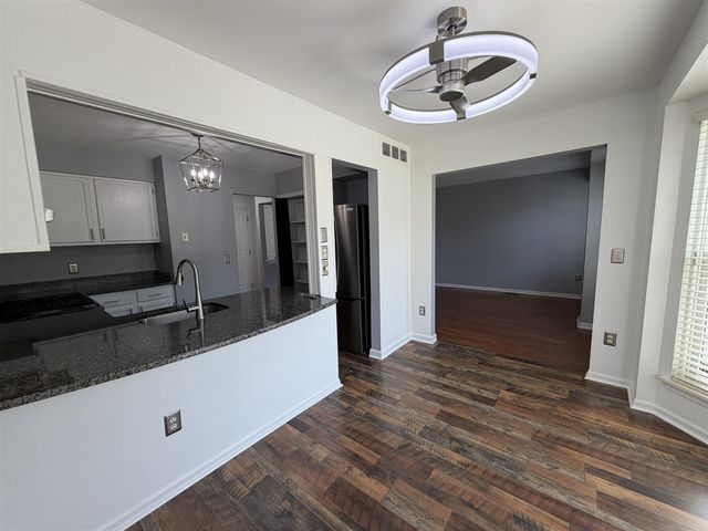 7471 N Kingston Court, Westland, MI 48185