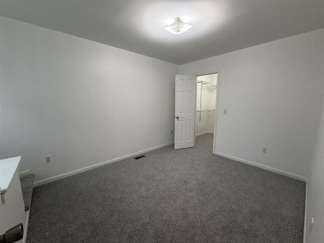 7471 N Kingston Court, Westland, MI 48185