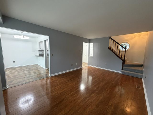 7471 N Kingston Court, Westland, MI 48185