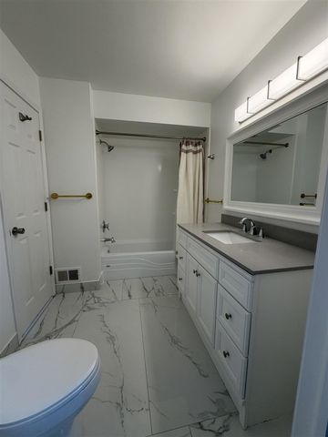 7471 N Kingston Court, Westland, MI 48185