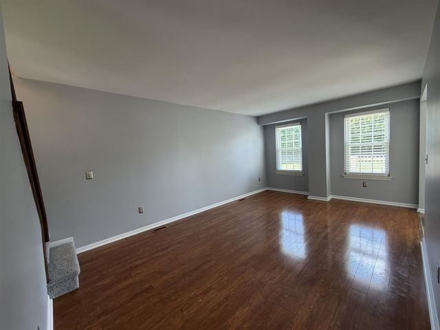 7471 N Kingston Court, Westland, MI 48185