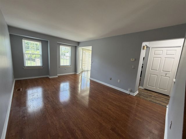7471 N Kingston Court, Westland, MI 48185