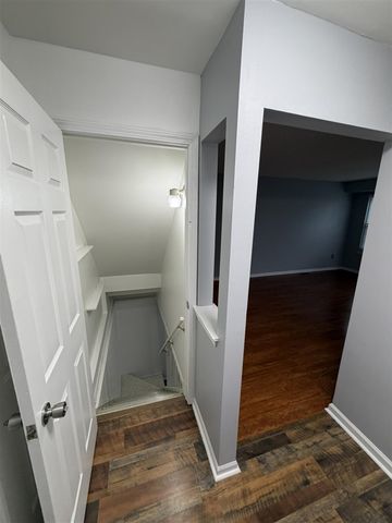 7471 N Kingston Court, Westland, MI 48185