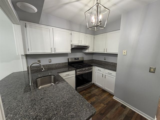 7471 N Kingston Court, Westland, MI 48185
