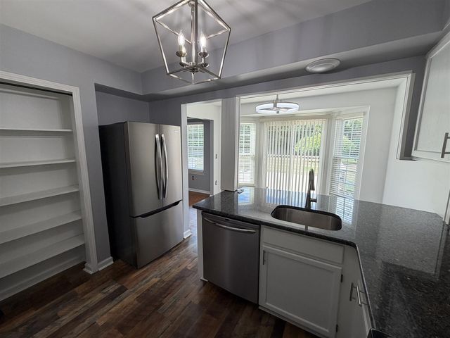 7471 N Kingston Court, Westland, MI 48185