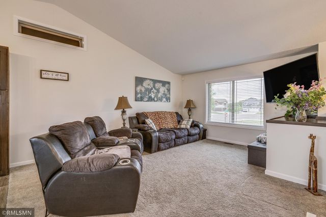 37621 Hawthorne Avenue, North Branch, MN 55056