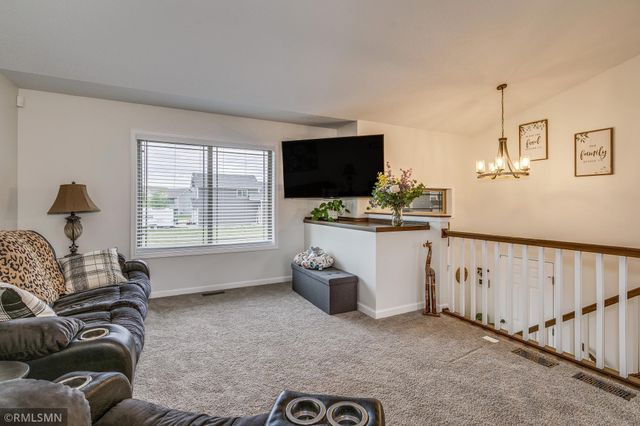 37621 Hawthorne Avenue, North Branch, MN 55056