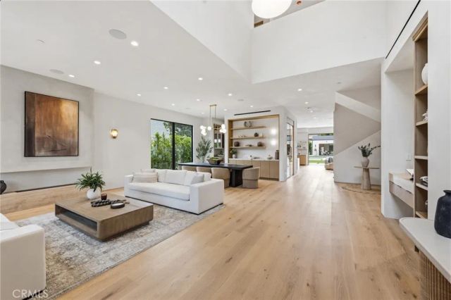 4447 Matilija, Sherman Oaks, CA 91423