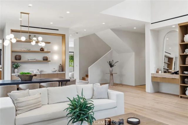 4447 Matilija, Sherman Oaks, CA 91423