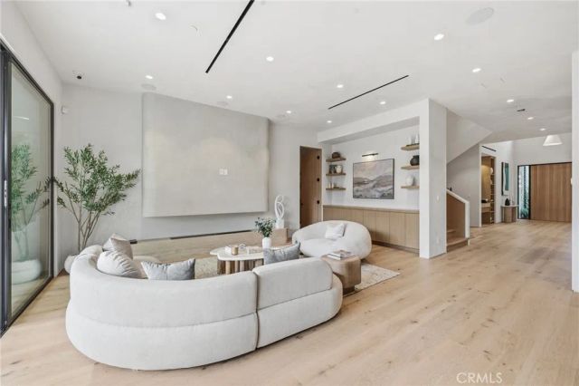 4447 Matilija, Sherman Oaks, CA 91423