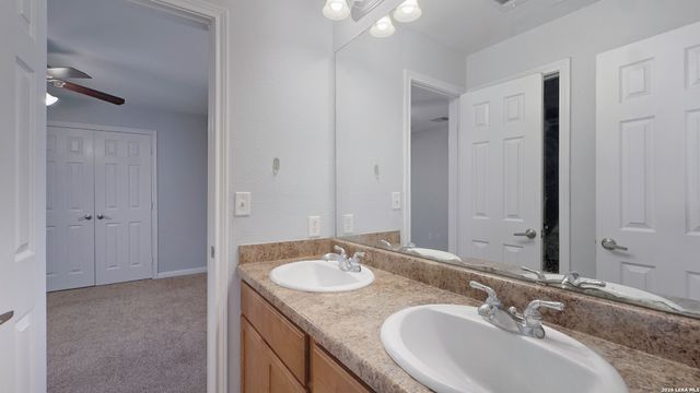 7323 Snowden Rd Apt 3302, San Antonio, TX 78240