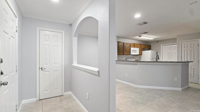 7323 Snowden Rd Apt 3302, San Antonio, TX 78240