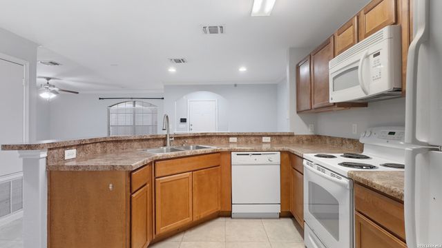 7323 Snowden Rd Apt 3302, San Antonio, TX 78240