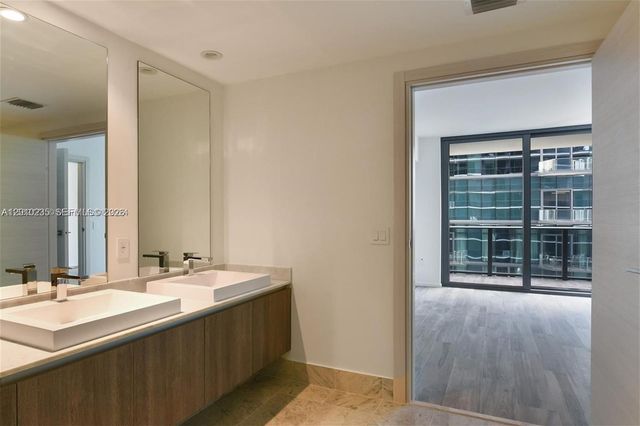 801 S Miami Ave 2510, Miami, FL 33130