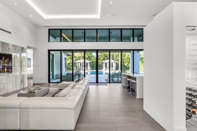 8271 SW 67th St, Miami, FL 33143