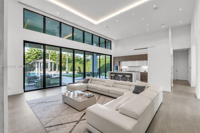 8271 SW 67th St, Miami, FL 33143