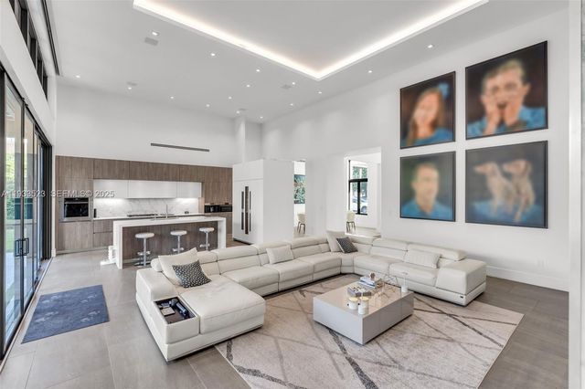 8271 SW 67th St, Miami, FL 33143