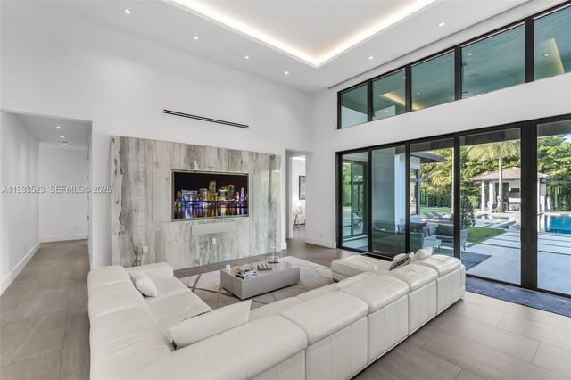 8271 SW 67th St, Miami, FL 33143