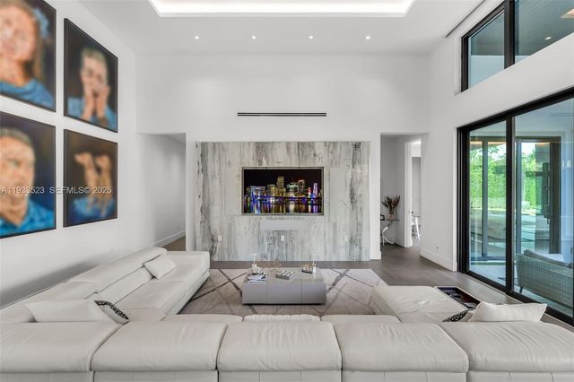 8271 SW 67th St, Miami, FL 33143