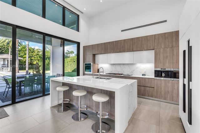 8271 SW 67th St, Miami, FL 33143