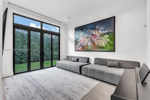 8271 SW 67th St, Miami, FL 33143