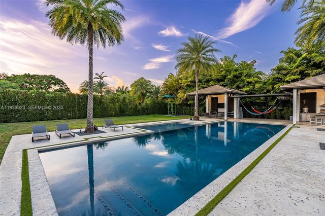 8271 SW 67th St, Miami, FL 33143