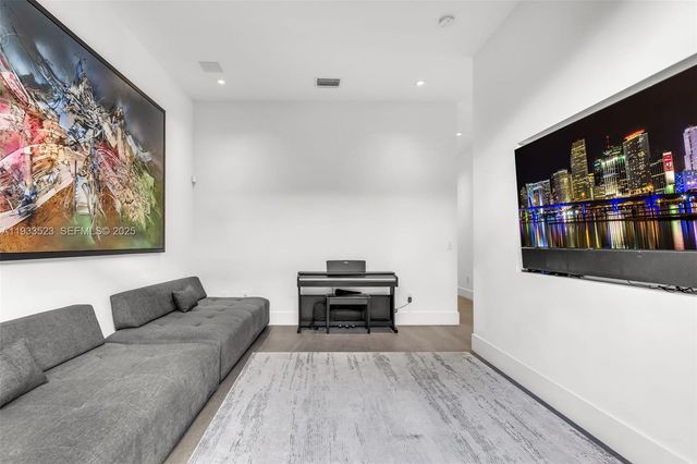 8271 SW 67th St, Miami, FL 33143