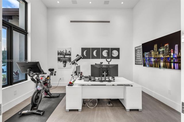 8271 SW 67th St, Miami, FL 33143